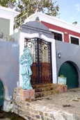 Entrance to Galeria San Juan from street