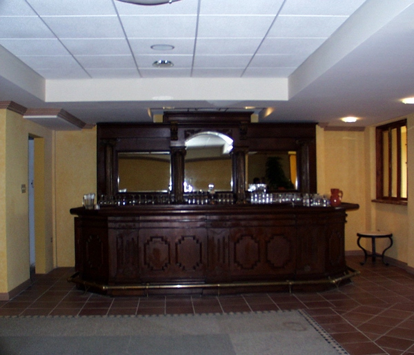 Another view of mahagony bar