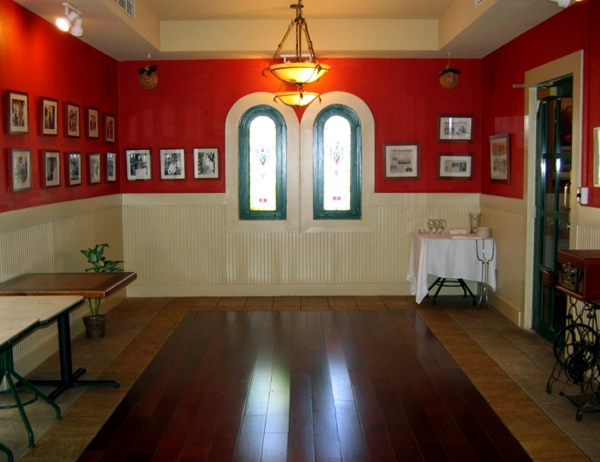 Ajili Mojili's elegant surroundings